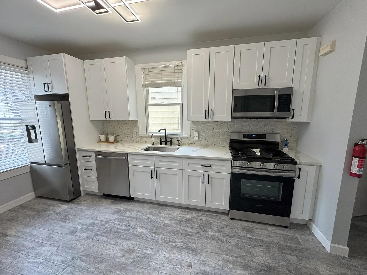 83 ANDERSON AVE Unit: 1