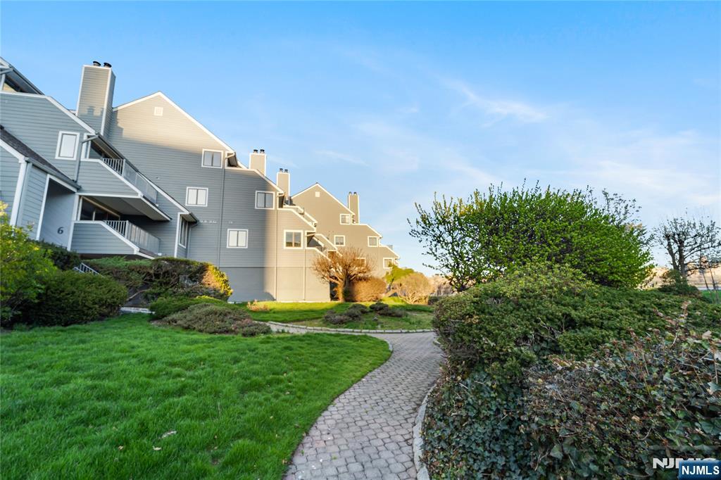 8C Cove Lane