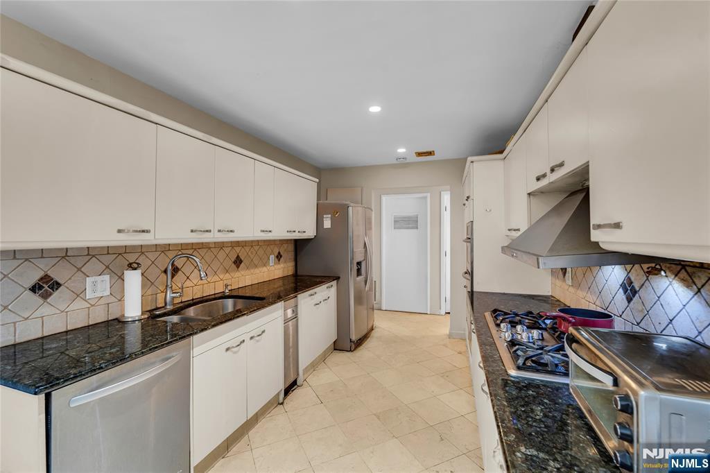 8C Cove Lane