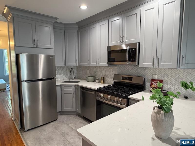 919 Park Avenue 3R
