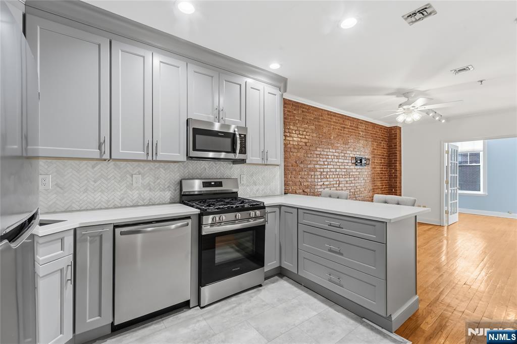 919 Park Avenue 3R