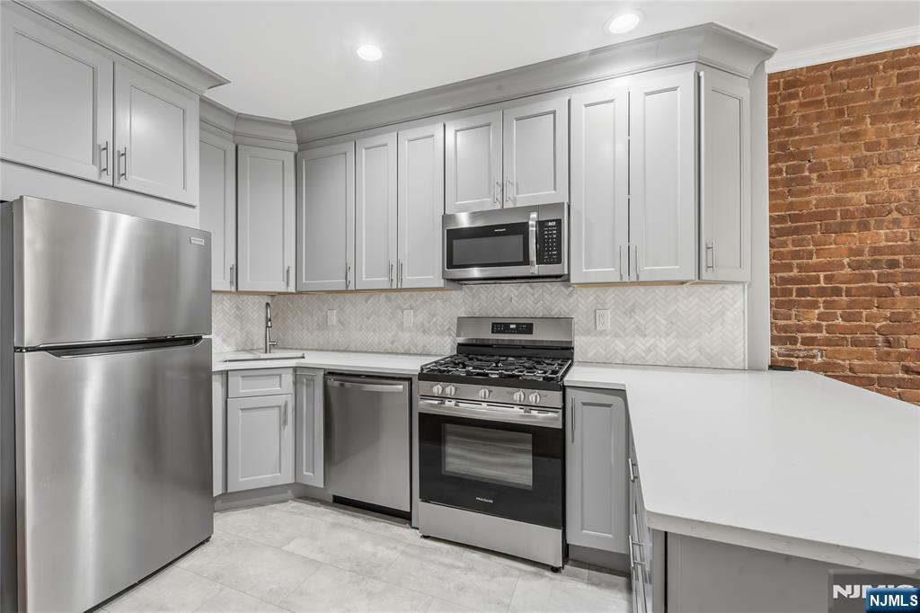 919 Park Avenue 3R