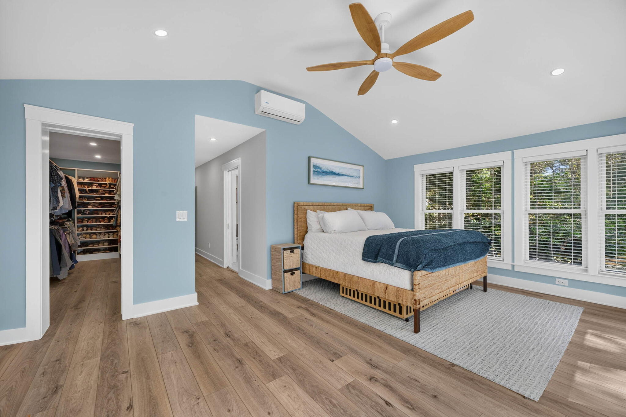 1055 Royalist Road