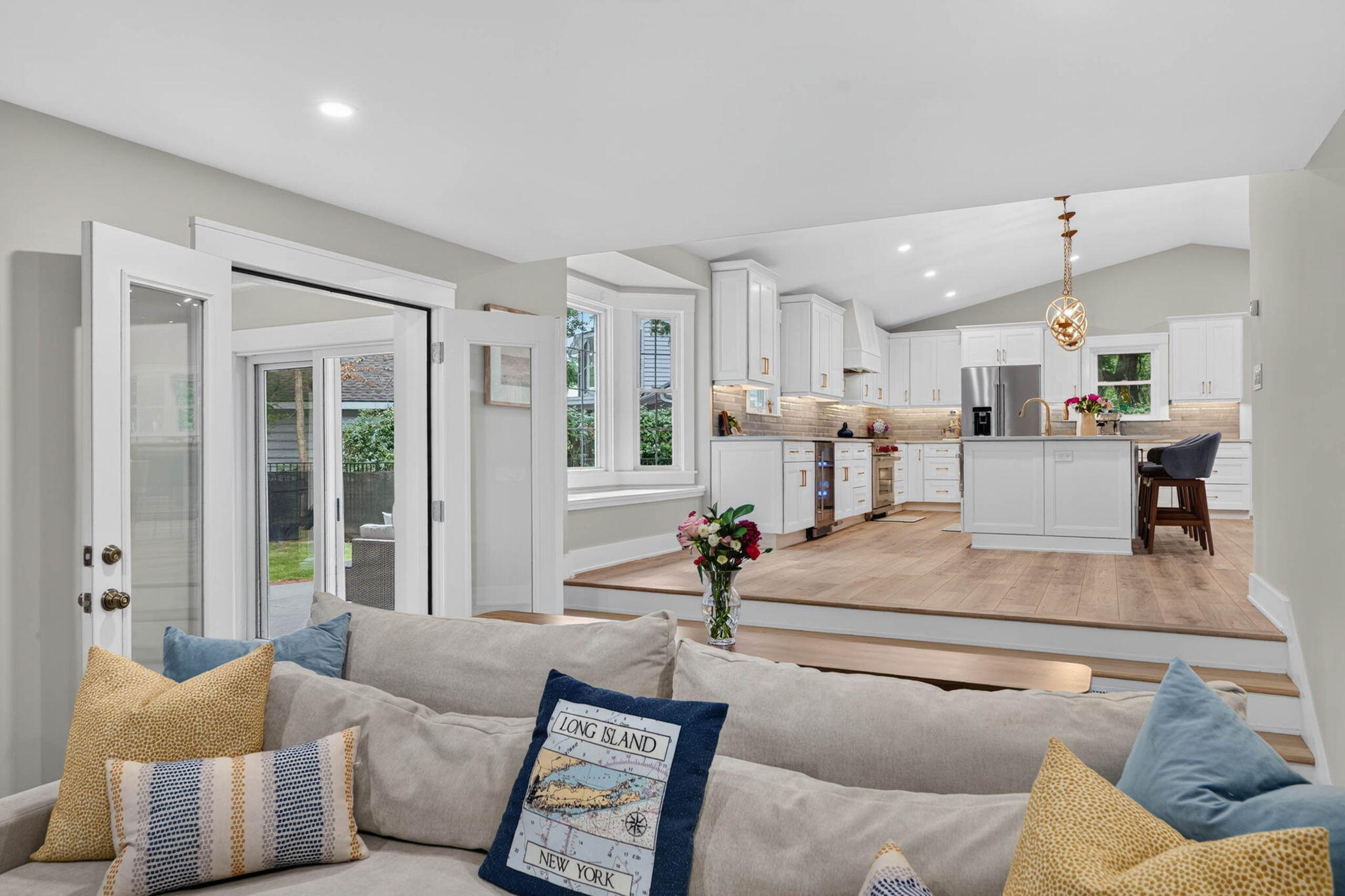 1055 Royalist Road