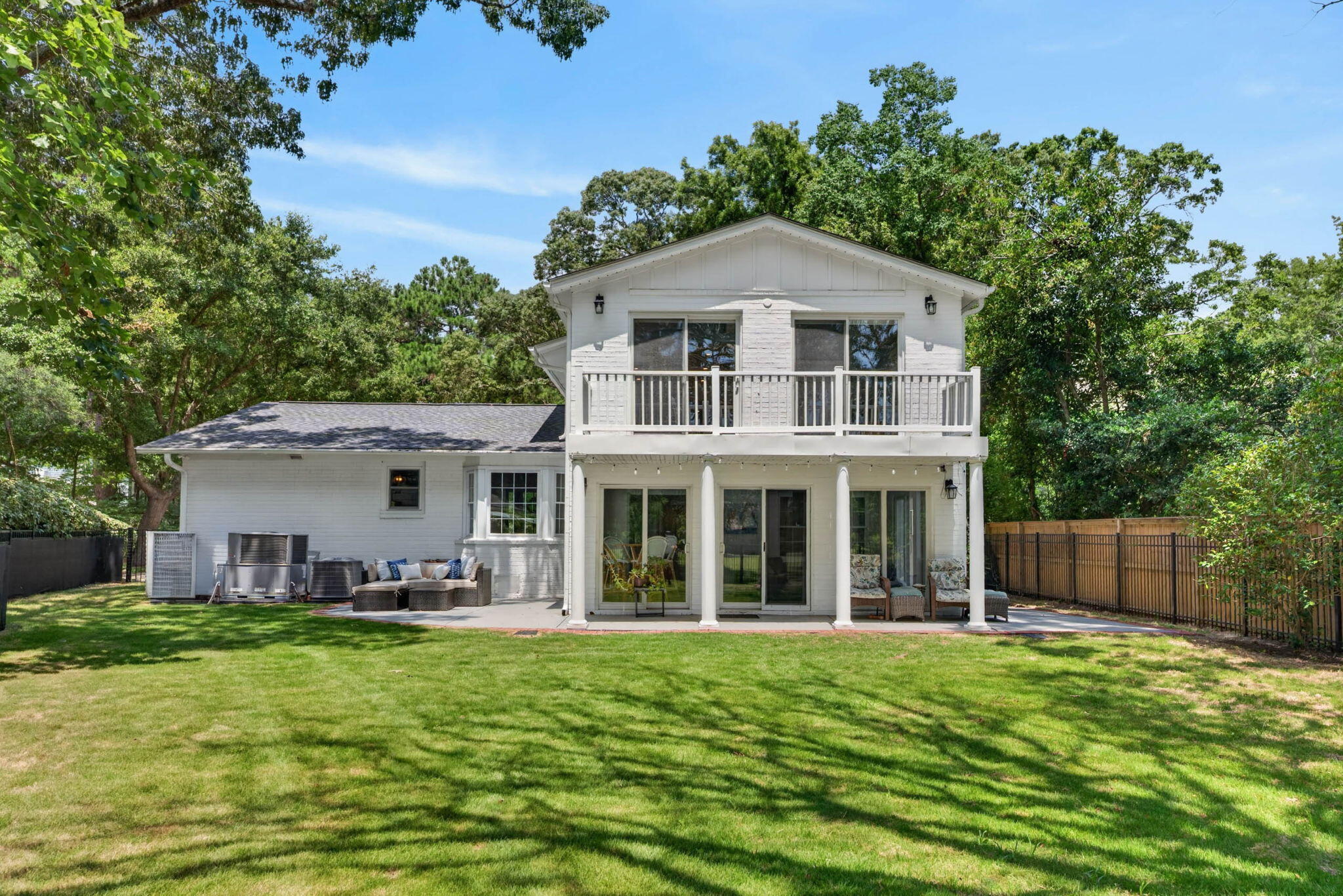 1055 Royalist Road