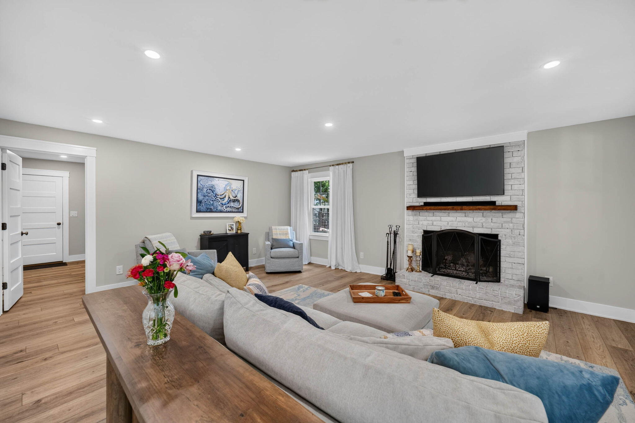 1055 Royalist Road