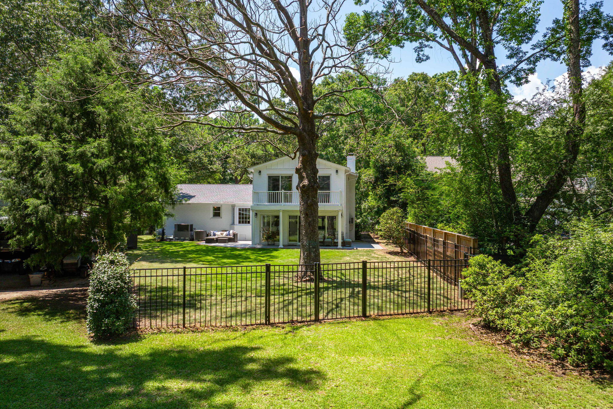 1055 Royalist Road