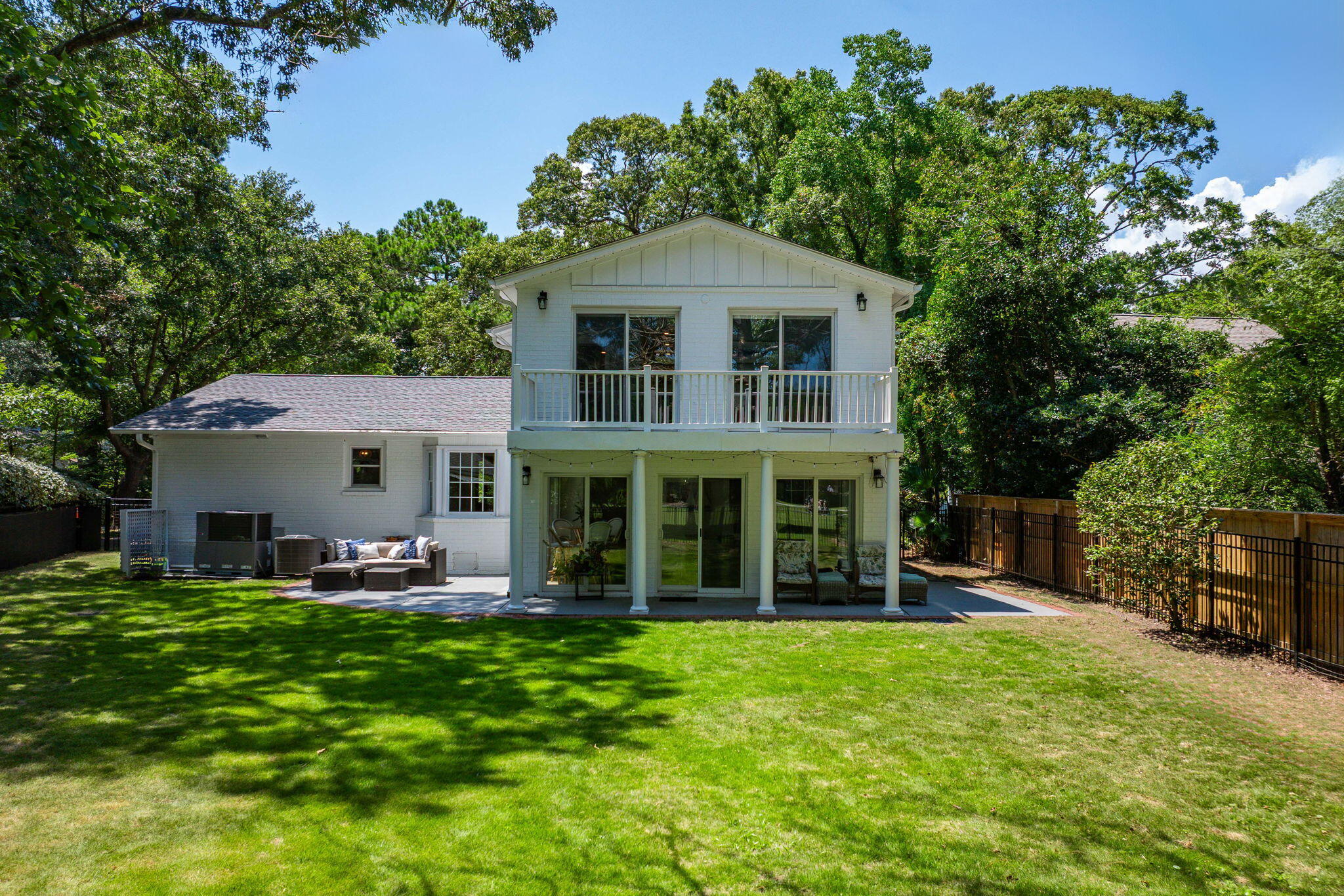 1055 Royalist Road