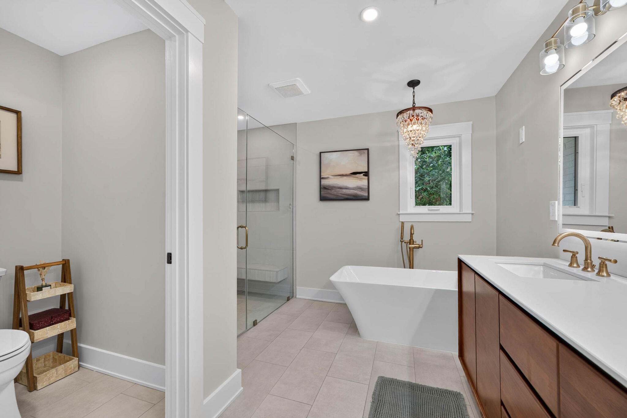 1055 Royalist Road