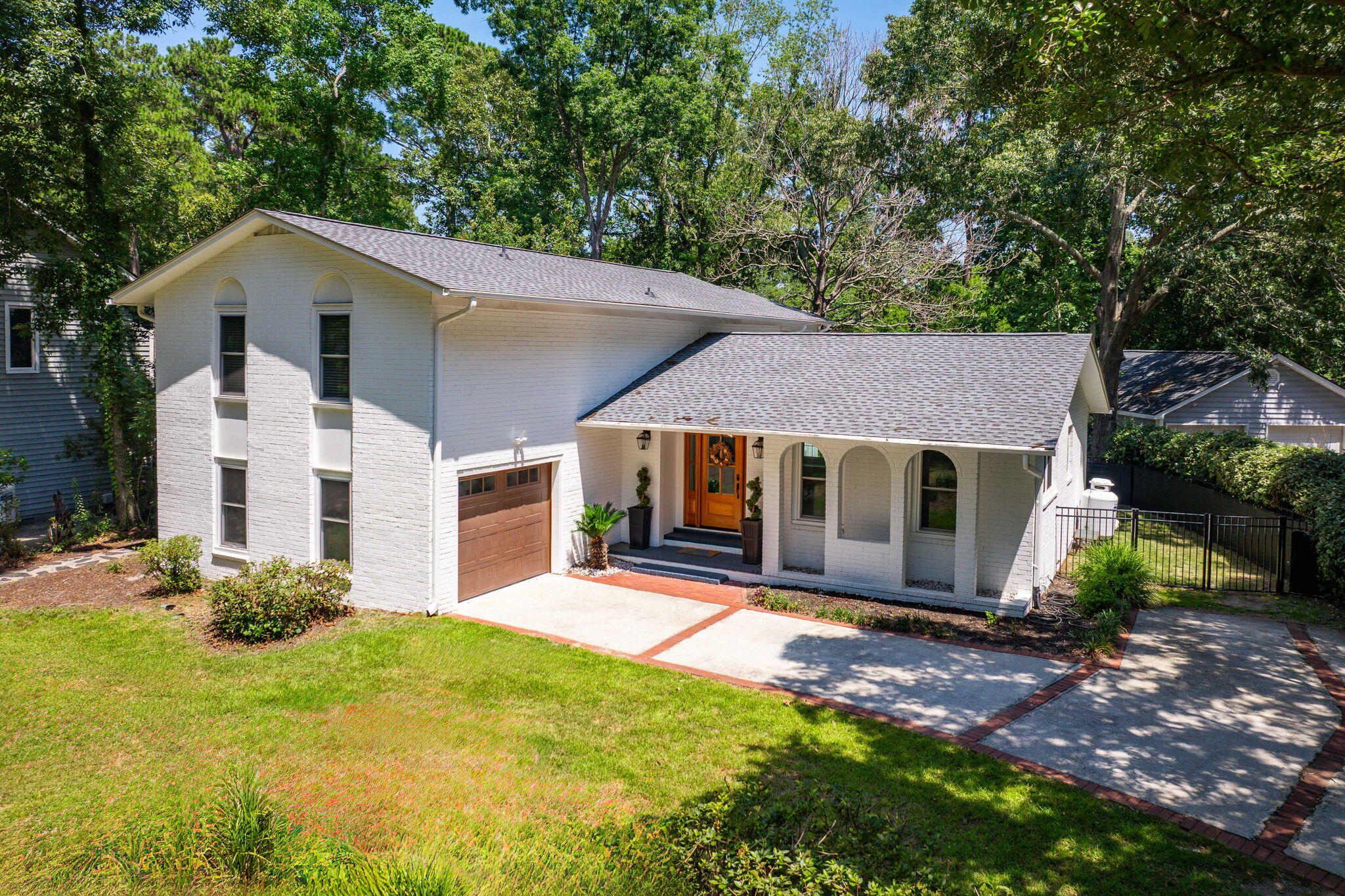 1055 Royalist Road