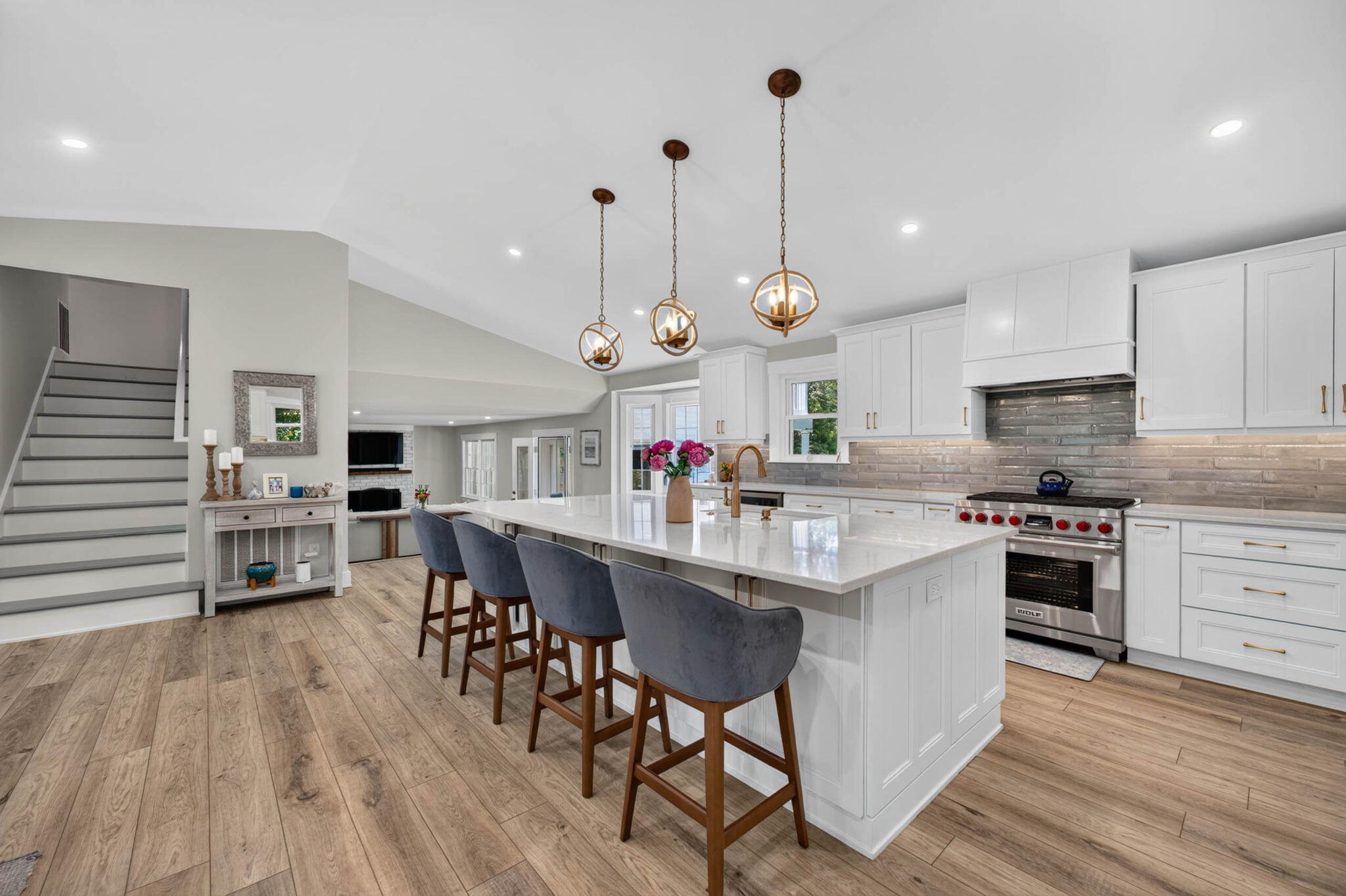 1055 Royalist Road