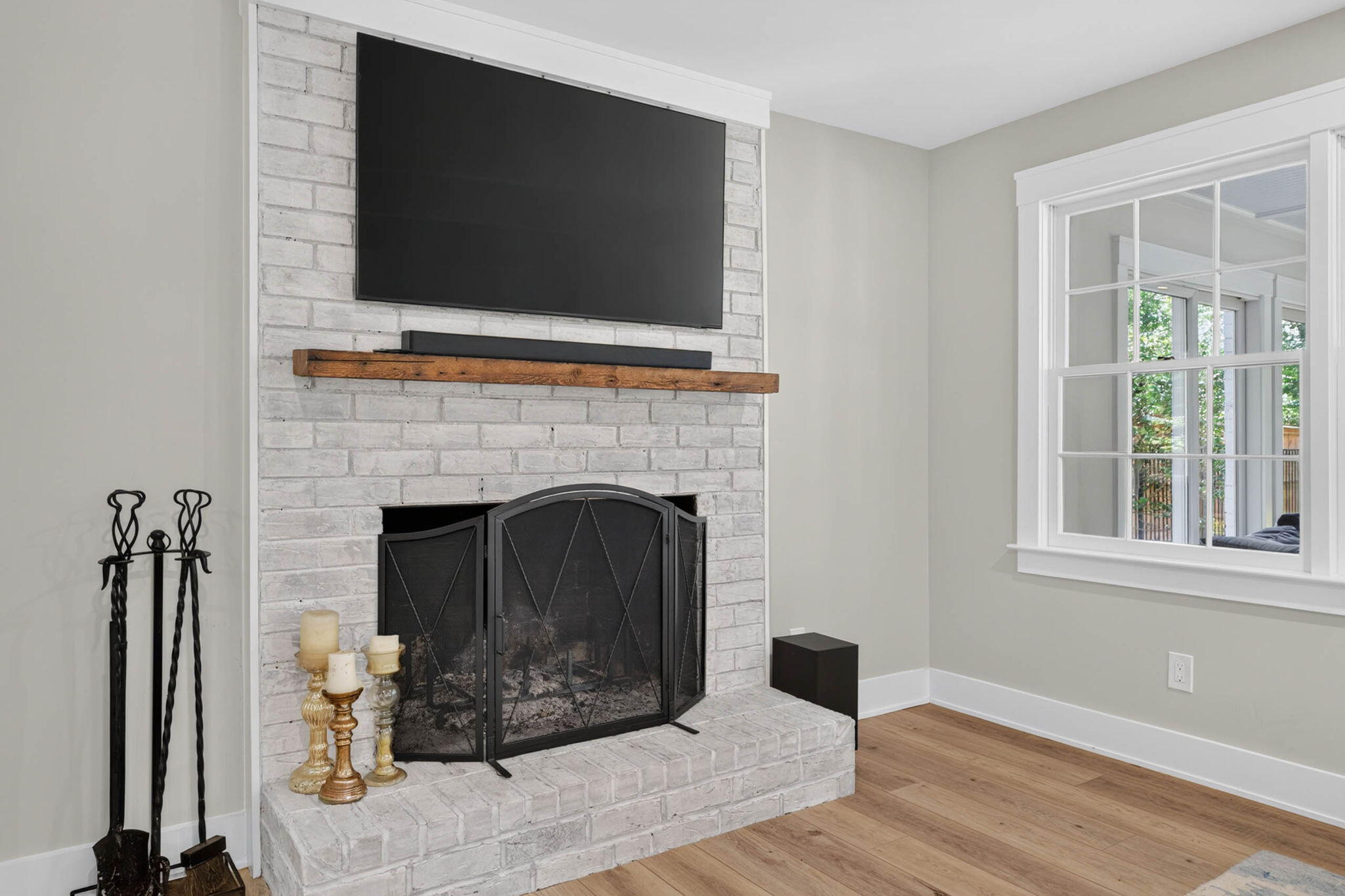 1055 Royalist Road