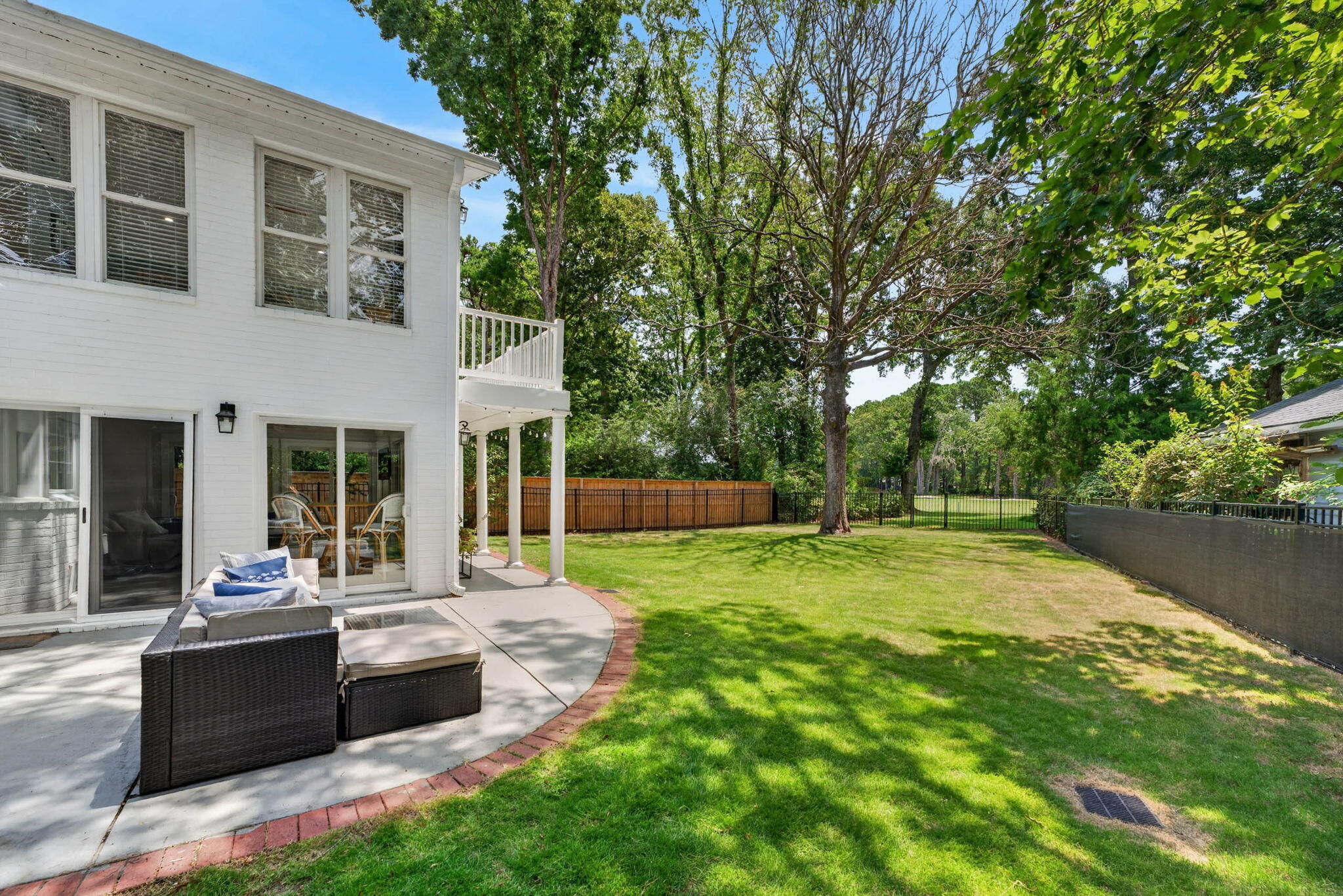 1055 Royalist Road