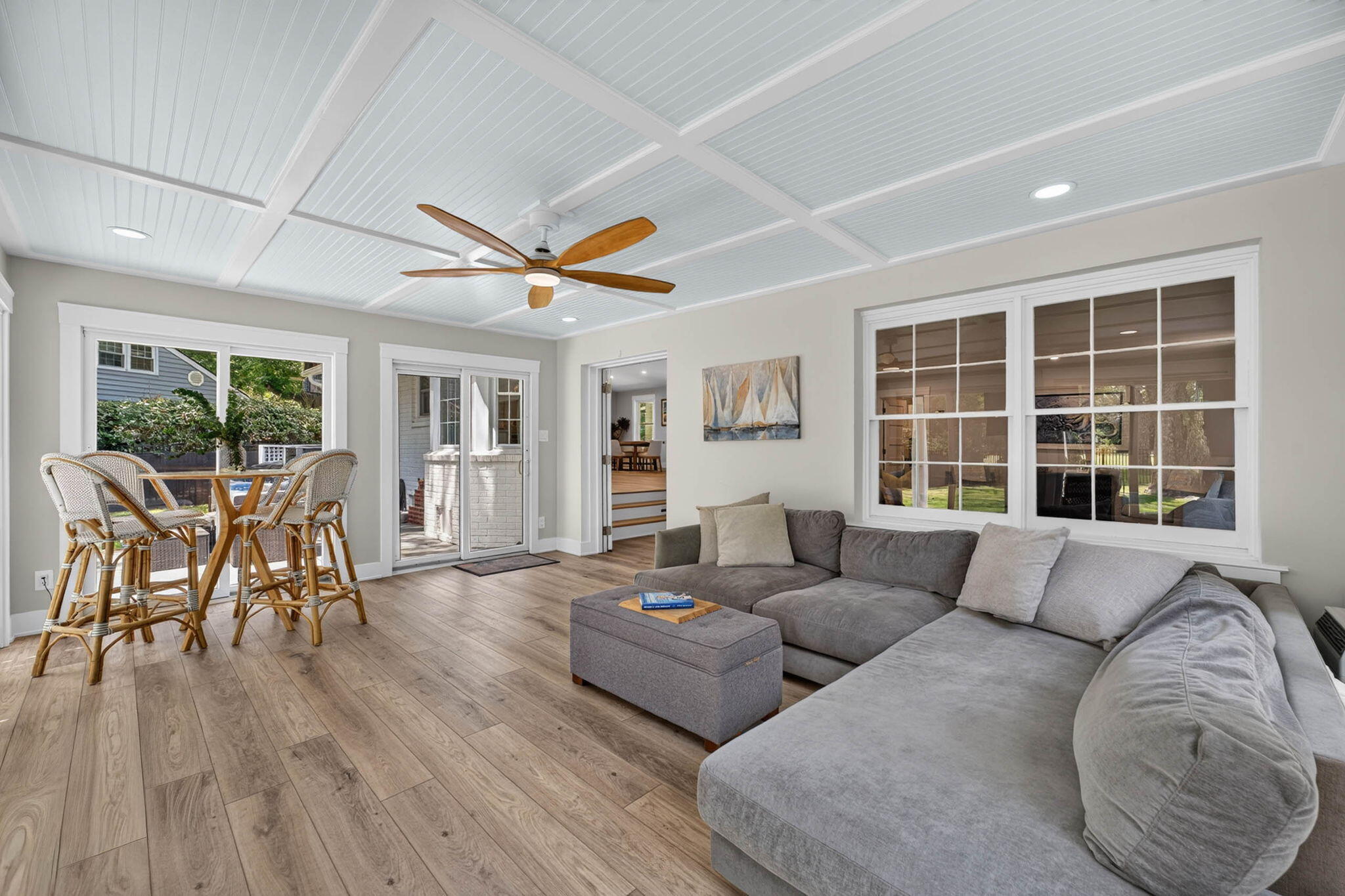1055 Royalist Road