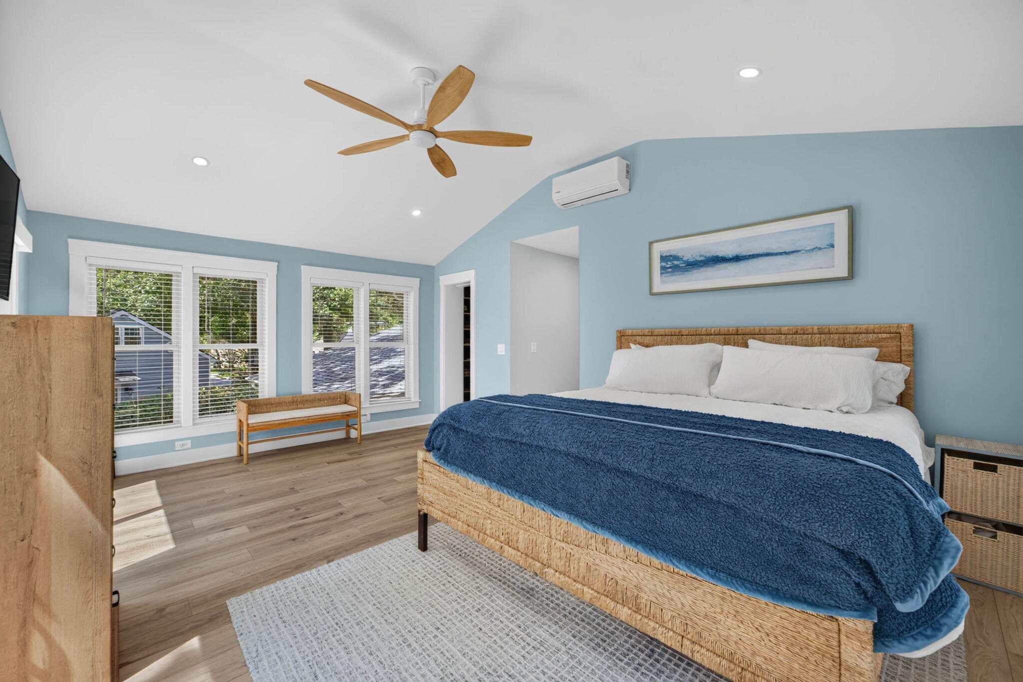 1055 Royalist Road