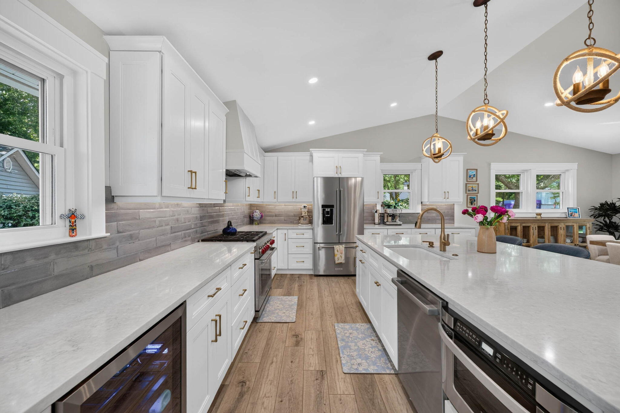 1055 Royalist Road