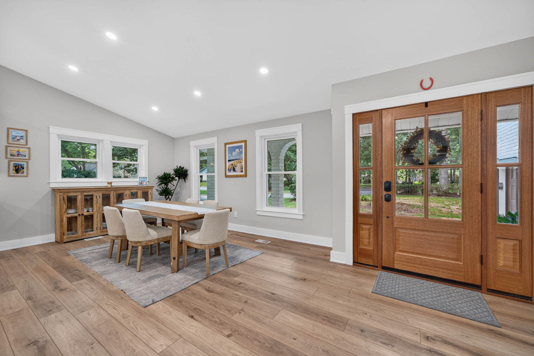 1055 Royalist Road