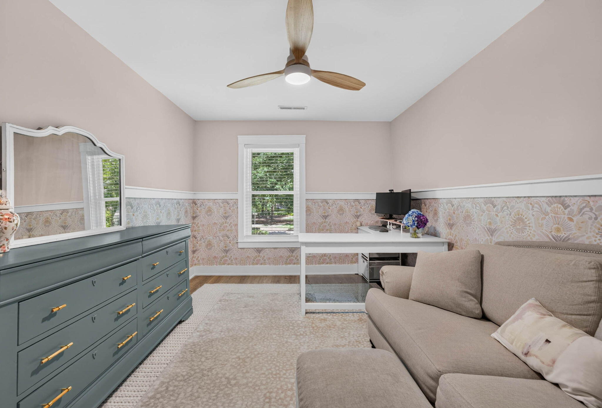 1055 Royalist Road