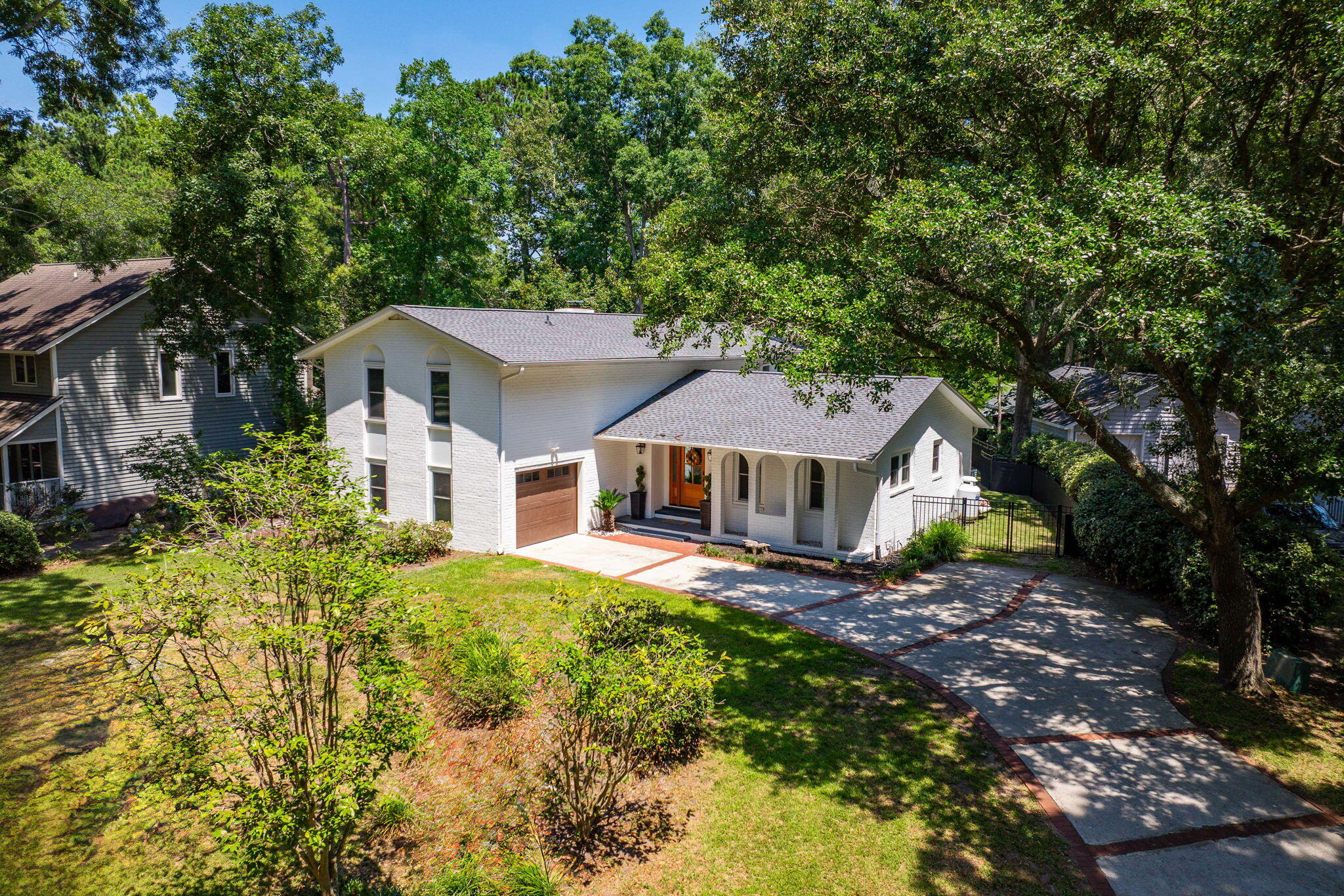 1055 Royalist Road