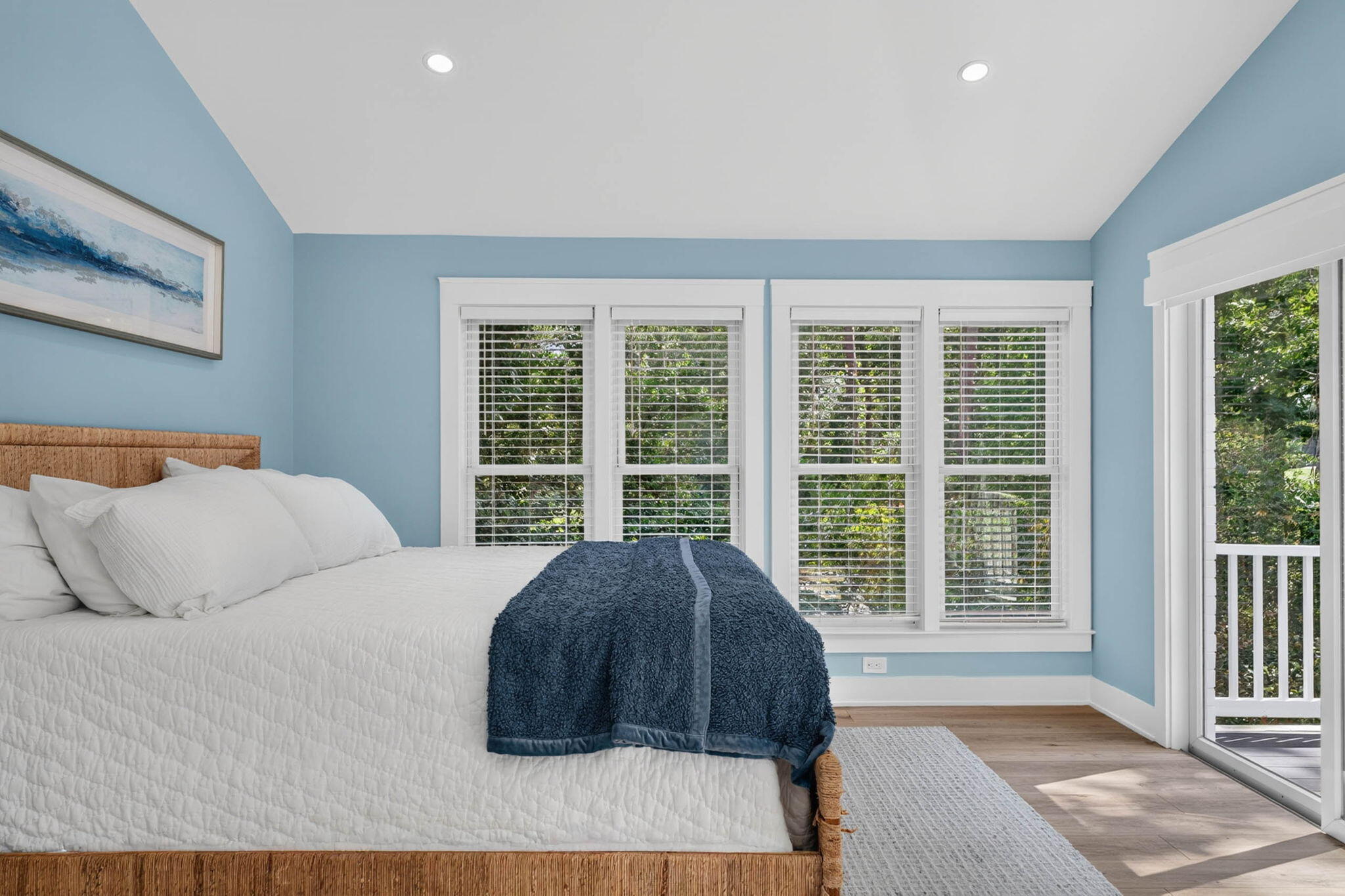 1055 Royalist Road