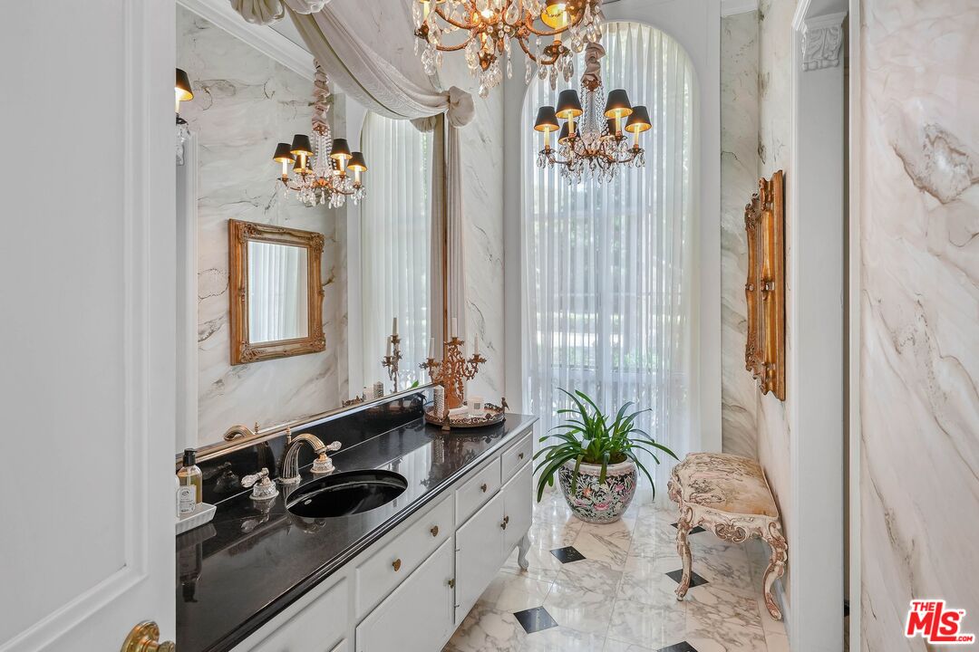 717 N Rodeo Dr