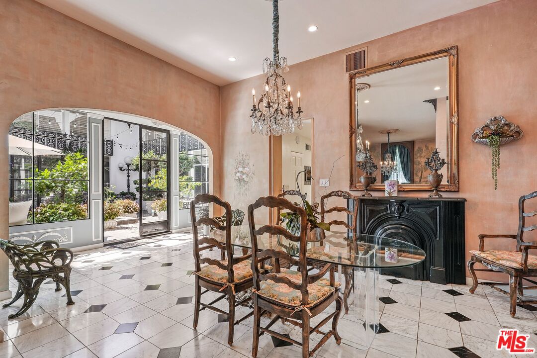 717 N Rodeo Dr