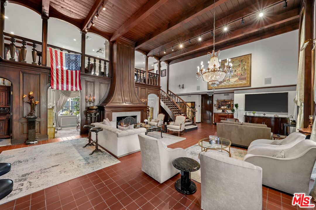 717 N Rodeo Dr