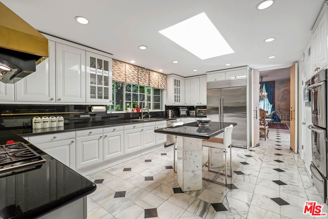 717 N Rodeo Dr
