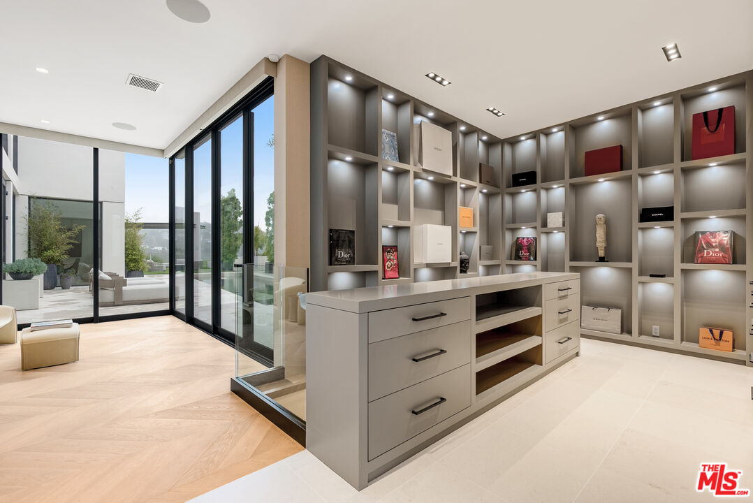 9405 Sierra Mar Pl