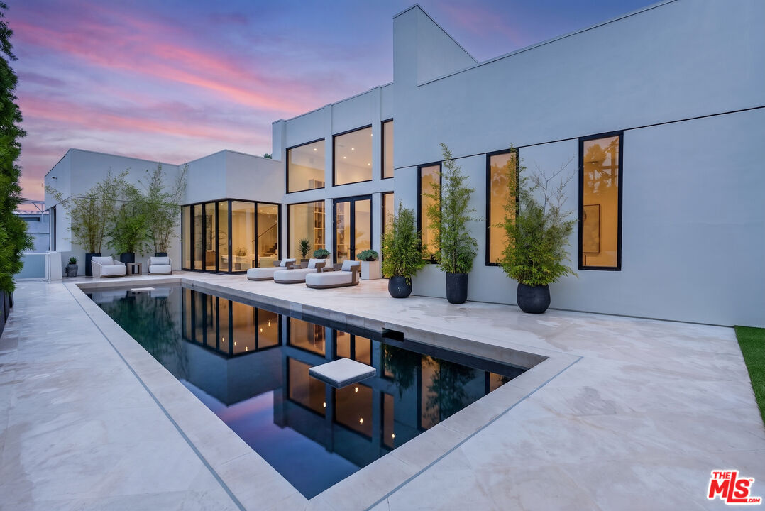 9405 Sierra Mar Pl