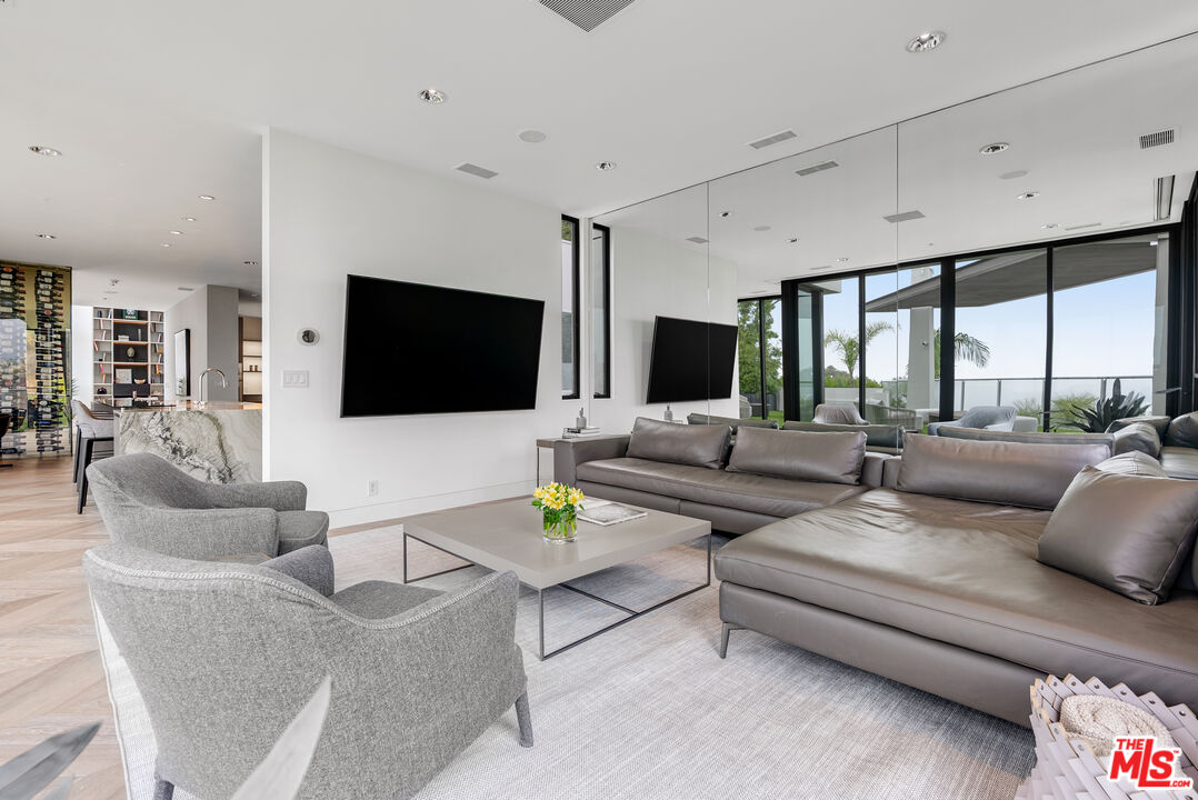 9405 Sierra Mar Pl