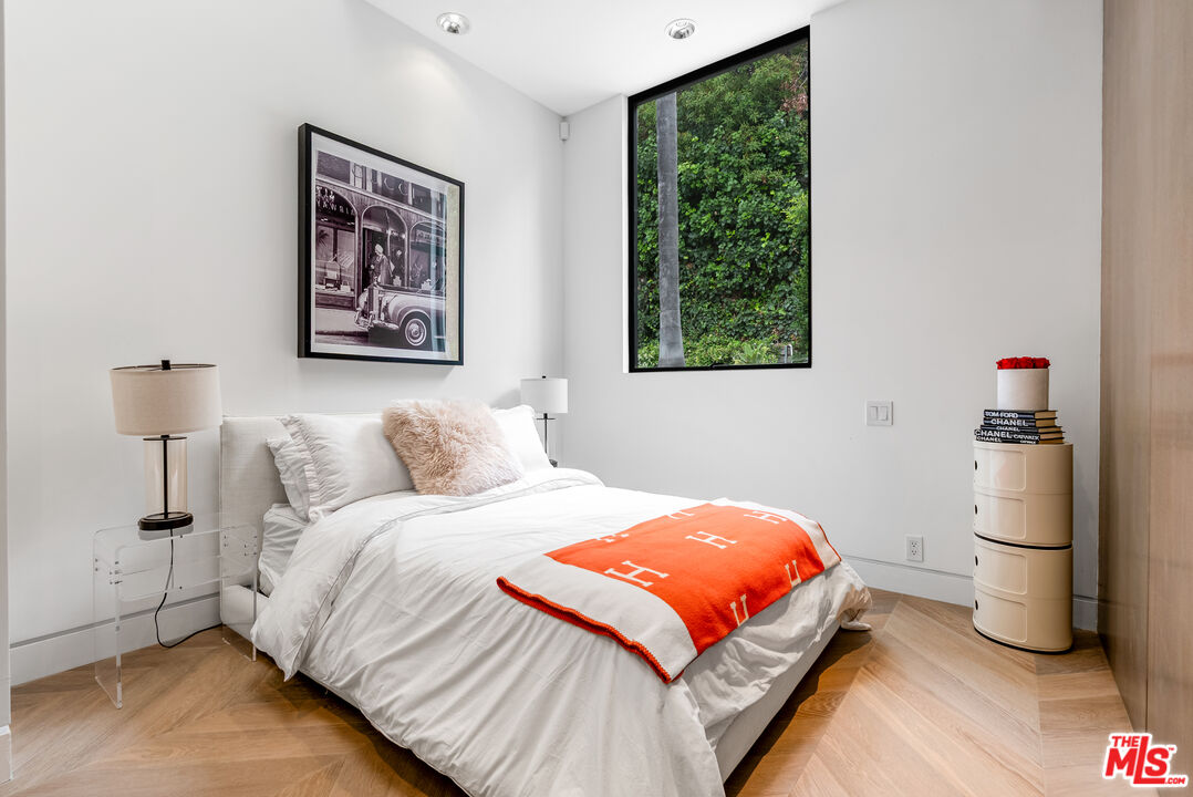 9405 Sierra Mar Pl