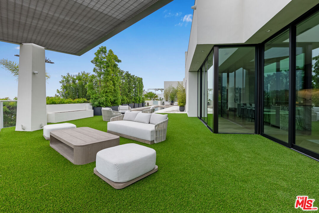 9405 Sierra Mar Pl