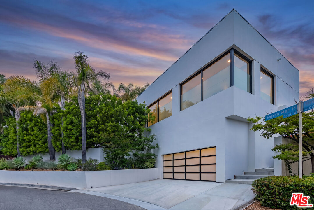 9405 Sierra Mar Pl
