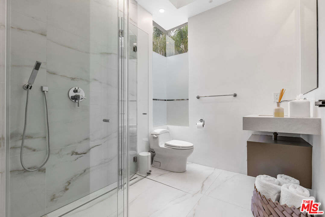 9405 Sierra Mar Pl