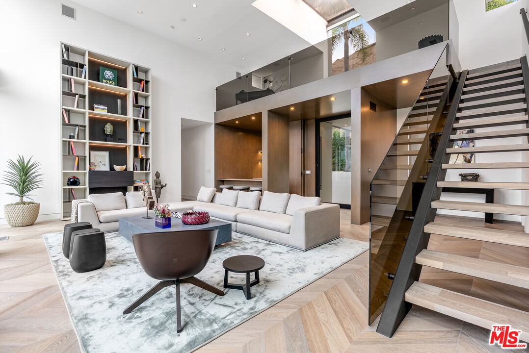 9405 Sierra Mar Pl
