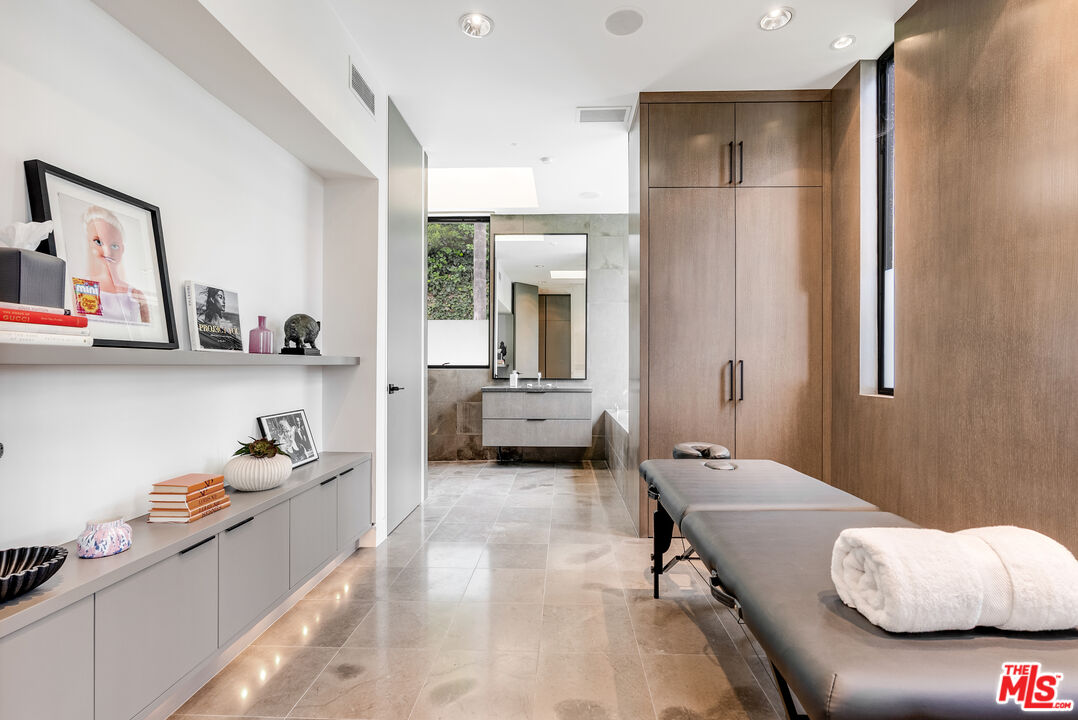 9405 Sierra Mar Pl