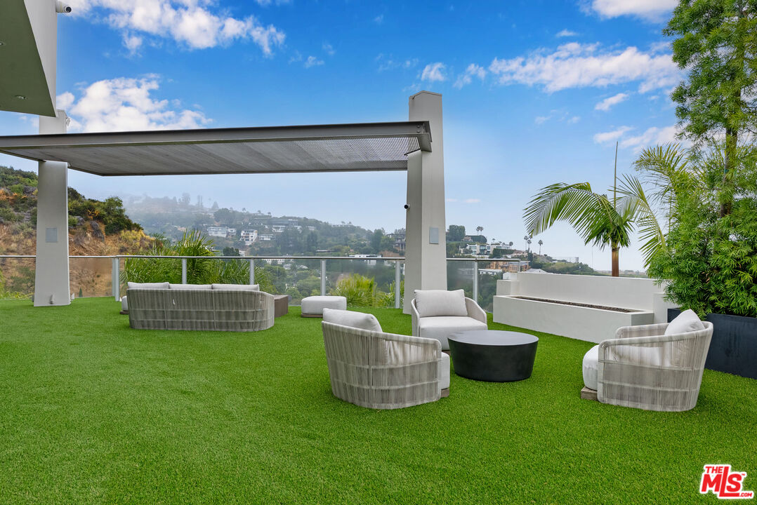 9405 Sierra Mar Pl