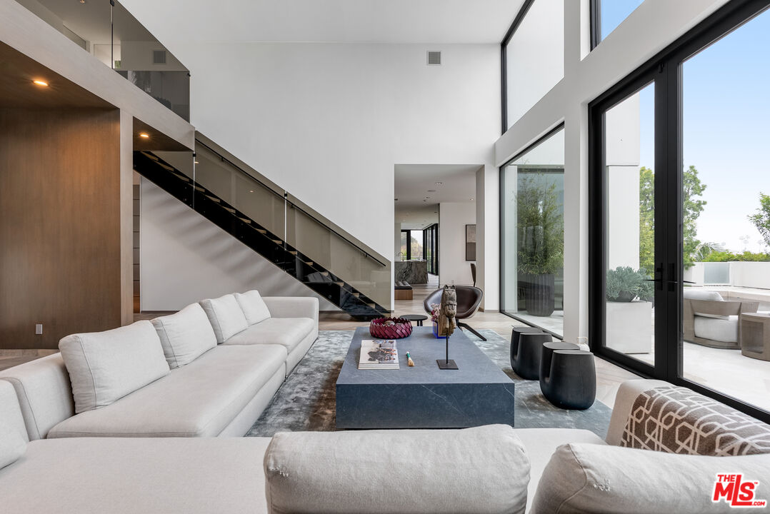 9405 Sierra Mar Pl