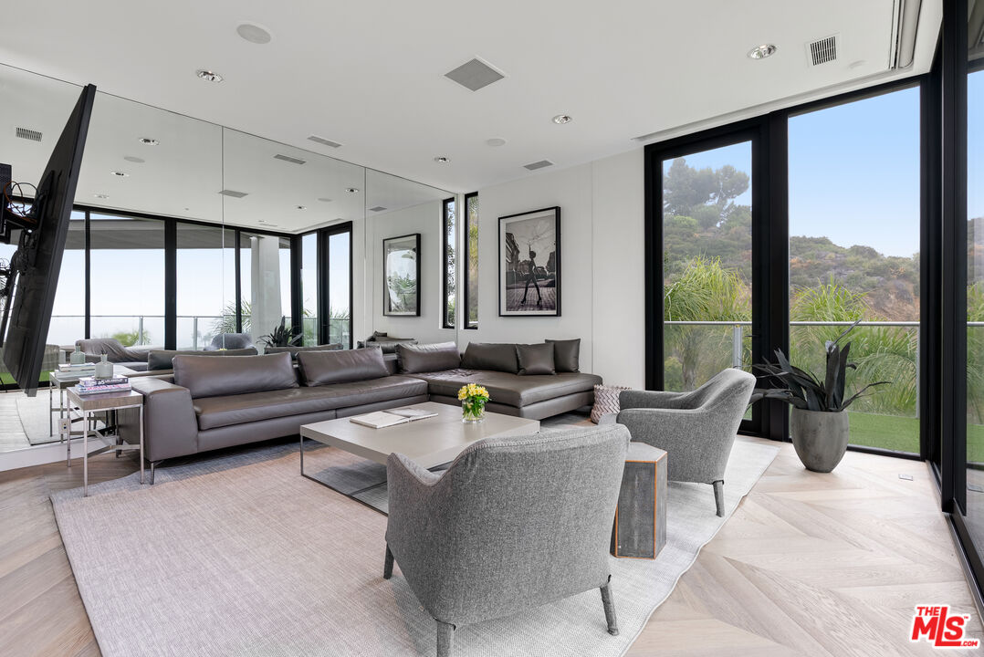 9405 Sierra Mar Pl