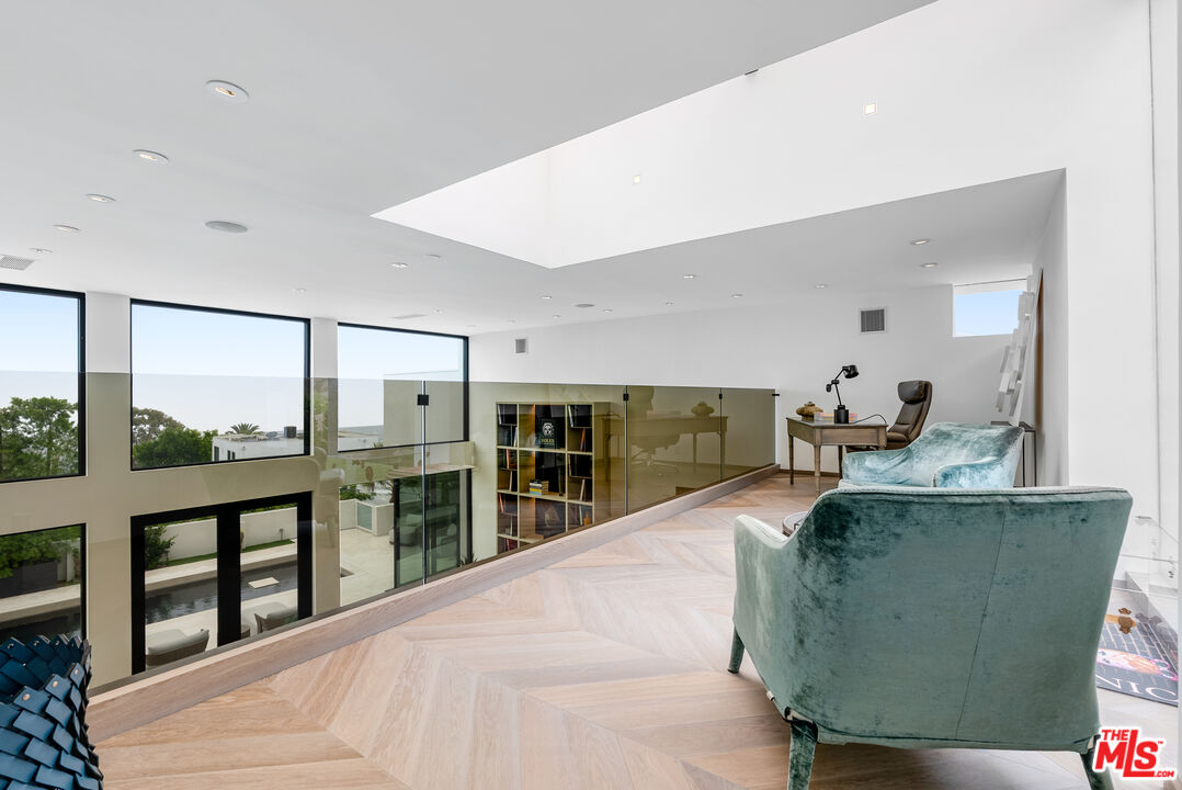 9405 Sierra Mar Pl