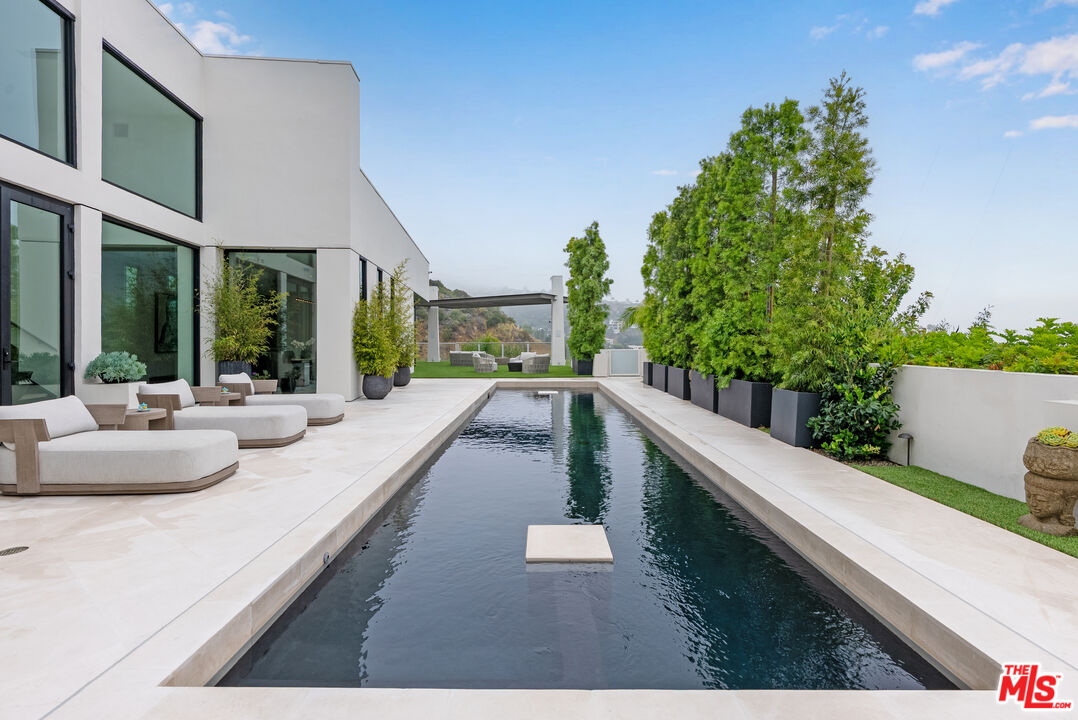 9405 Sierra Mar Pl