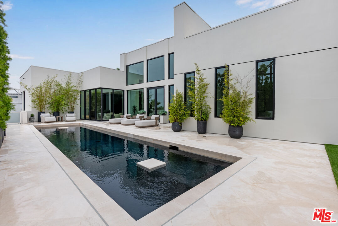 9405 Sierra Mar Pl