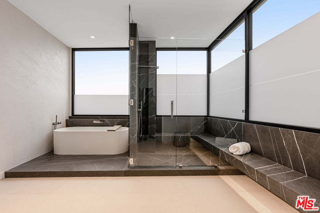 9405 Sierra Mar Pl