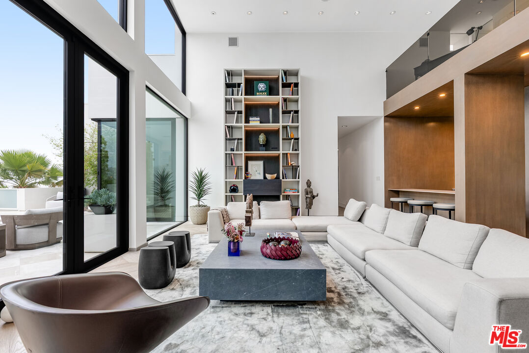 9405 Sierra Mar Pl