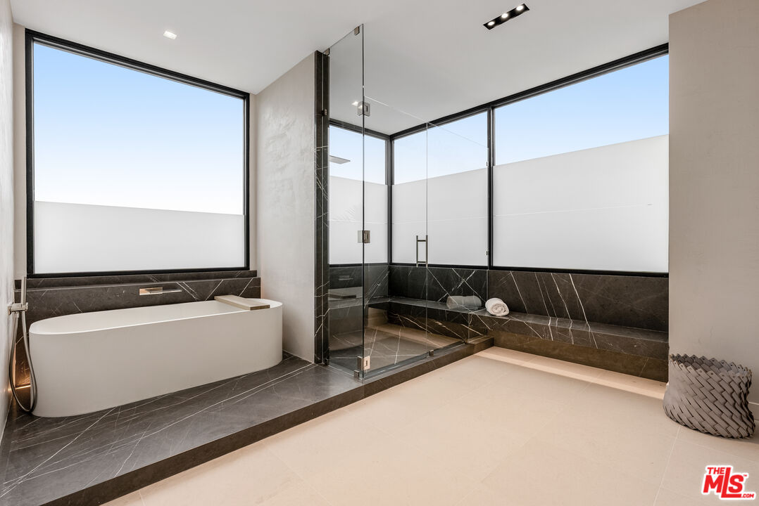 9405 Sierra Mar Pl