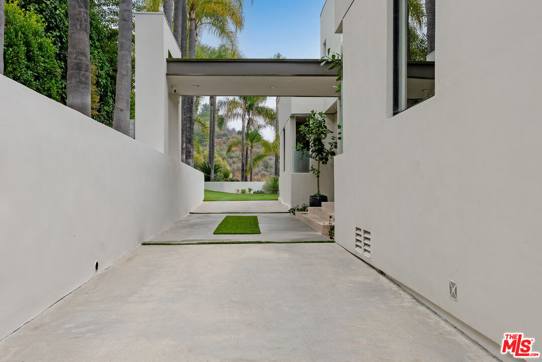 9405 Sierra Mar Pl