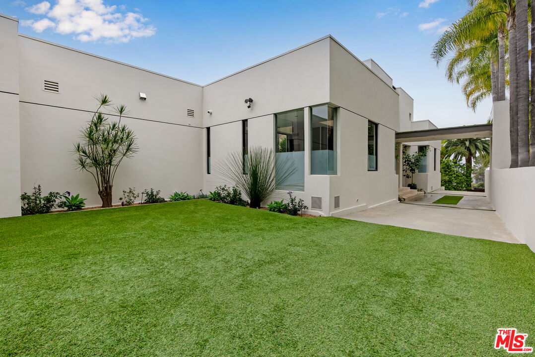 9405 Sierra Mar Pl