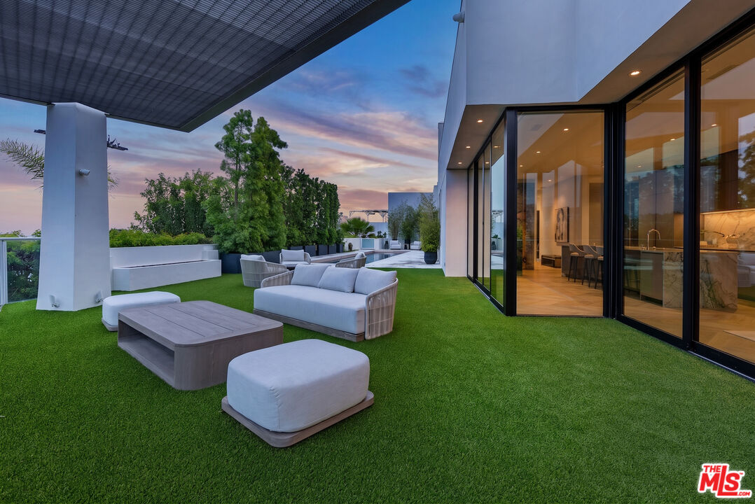 9405 Sierra Mar Pl
