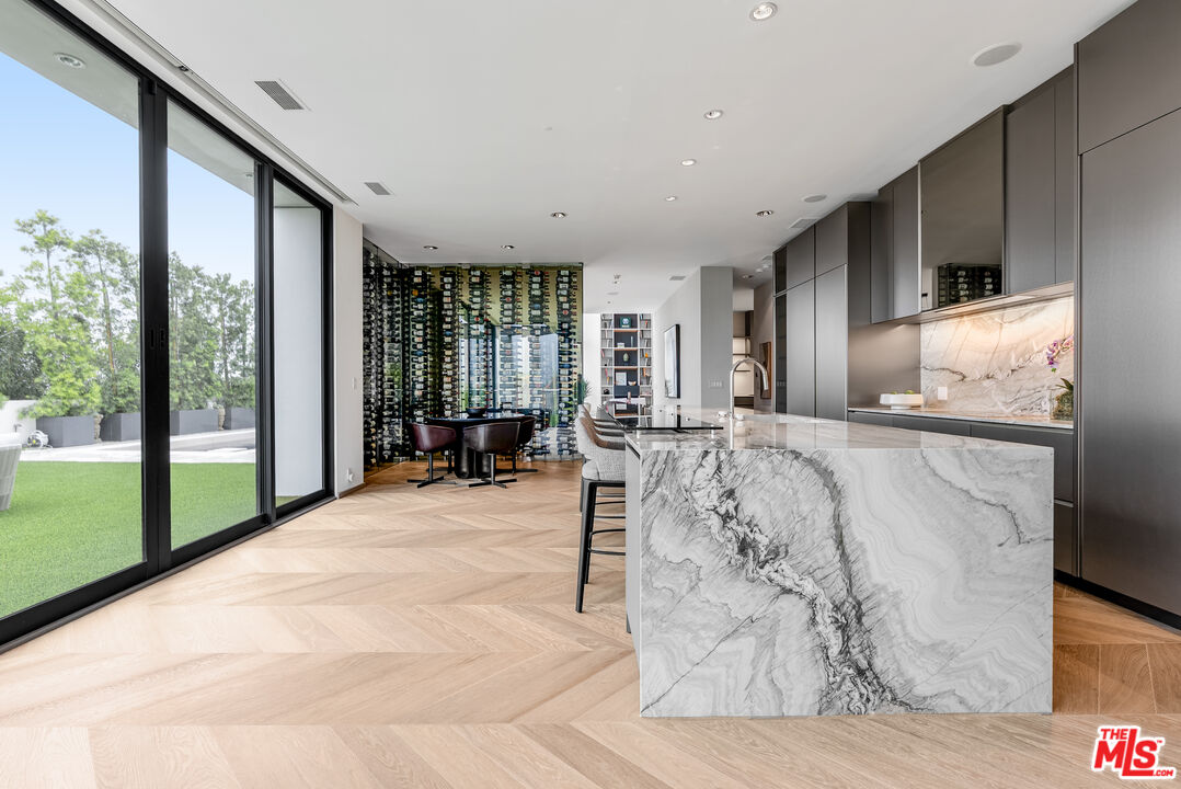 9405 Sierra Mar Pl